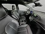 Used 2025 Chrysler Pacifica Select Minivan for sale #3P5654 - photo 27
