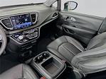Used 2025 Chrysler Pacifica Select Minivan for sale #3P5654 - photo 30