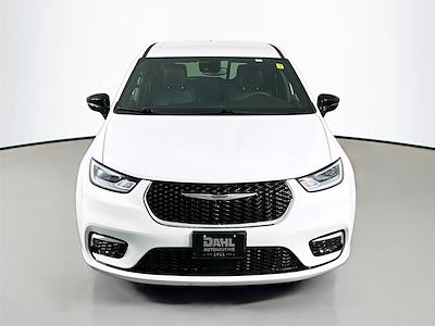 Used 2025 Chrysler Pacifica - photo 1