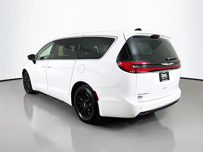 Used 2025 Chrysler Pacifica - photo 1