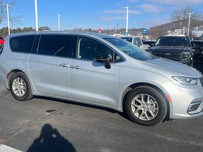 Used 2024 Chrysler Pacifica - photo 1