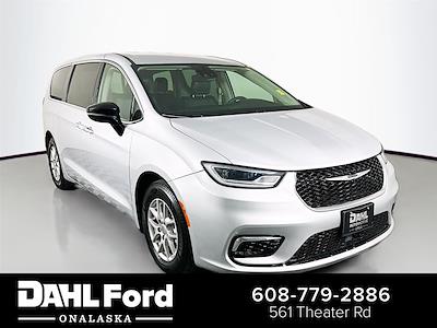 Used 2024 Chrysler Pacifica - photo 1