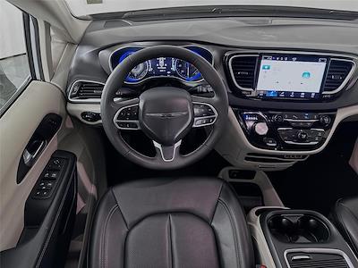 Used 2024 Chrysler Pacifica - photo 1