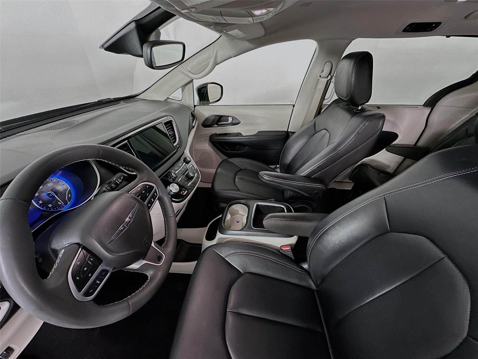 Used 2024 Chrysler Pacifica - photo 7