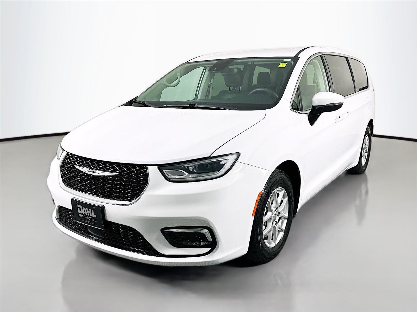 Used 2023 Chrysler Pacifica - photo 6