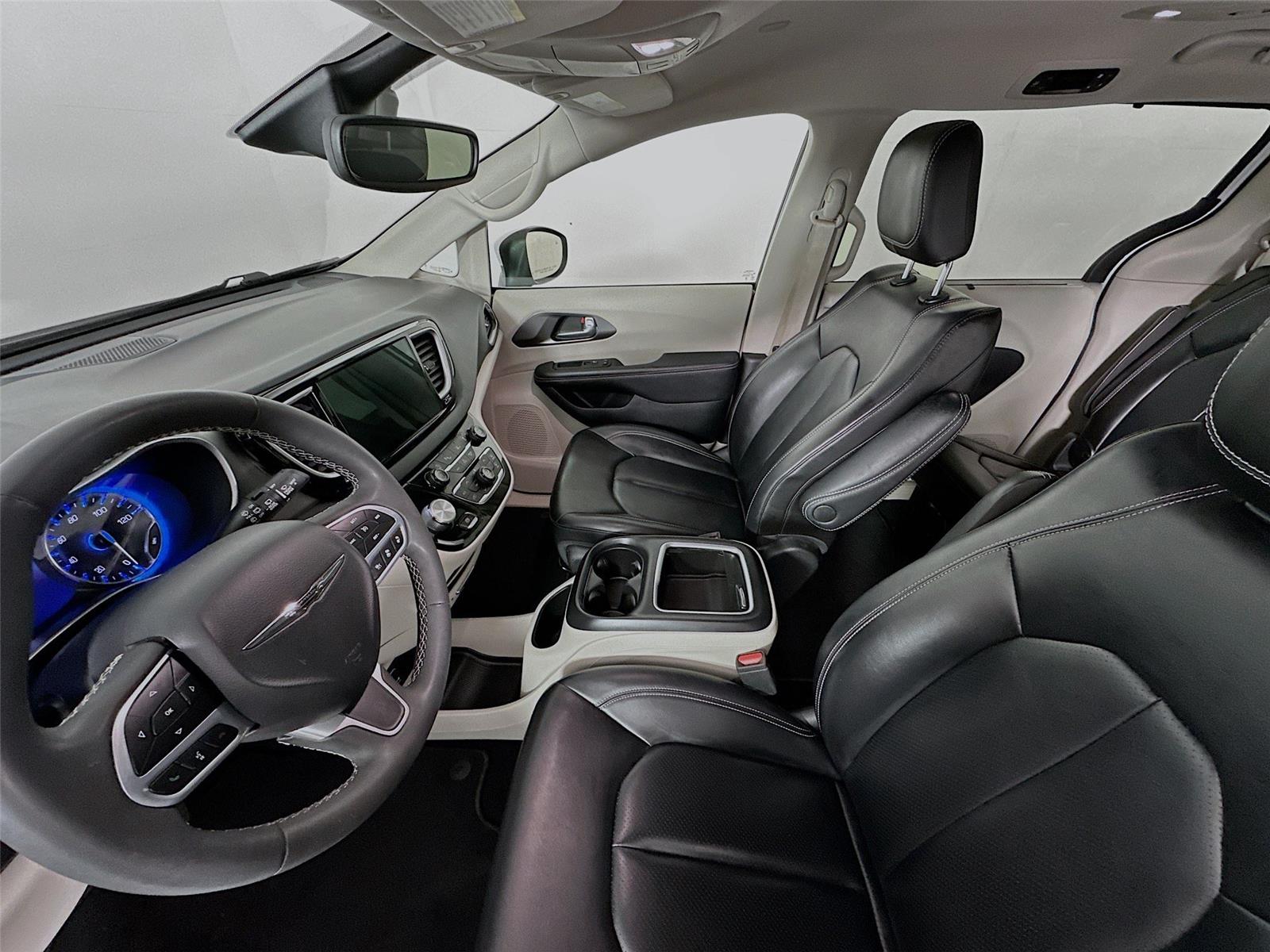 Used 2023 Chrysler Pacifica - photo 7