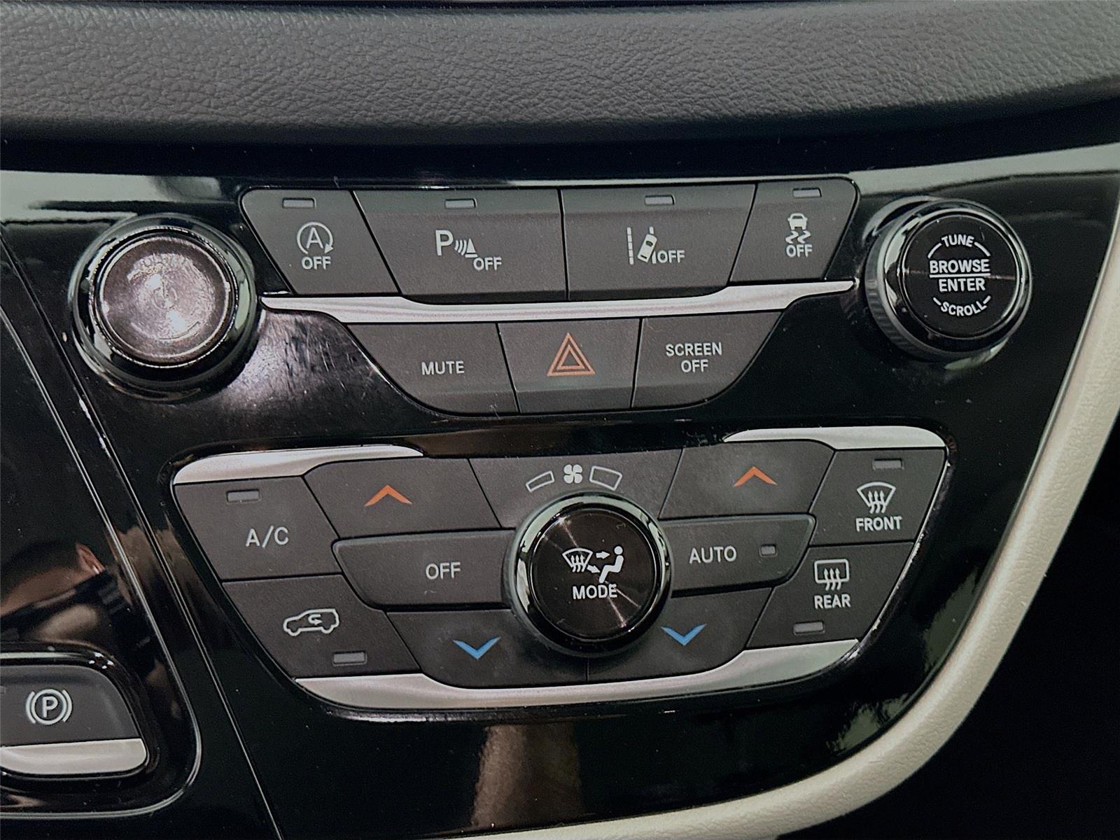 Used 2023 Chrysler Pacifica - photo 11
