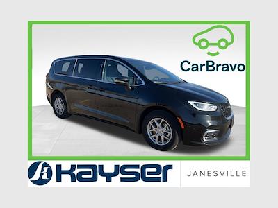 Used 2025 Chrysler Pacifica - photo 1