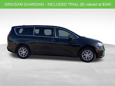 Used 2025 Chrysler Pacifica - photo 1