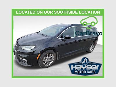 Used 2021 Chrysler Pacifica - photo 1