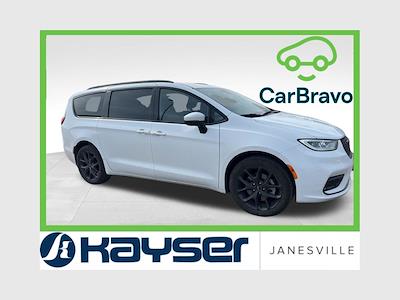 Used 2023 Chrysler Pacifica - photo 1