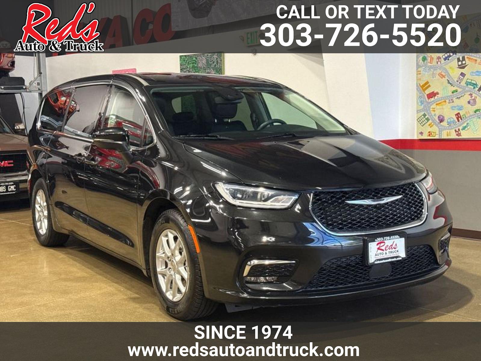 Used 2023 Chrysler Pacifica - photo 1