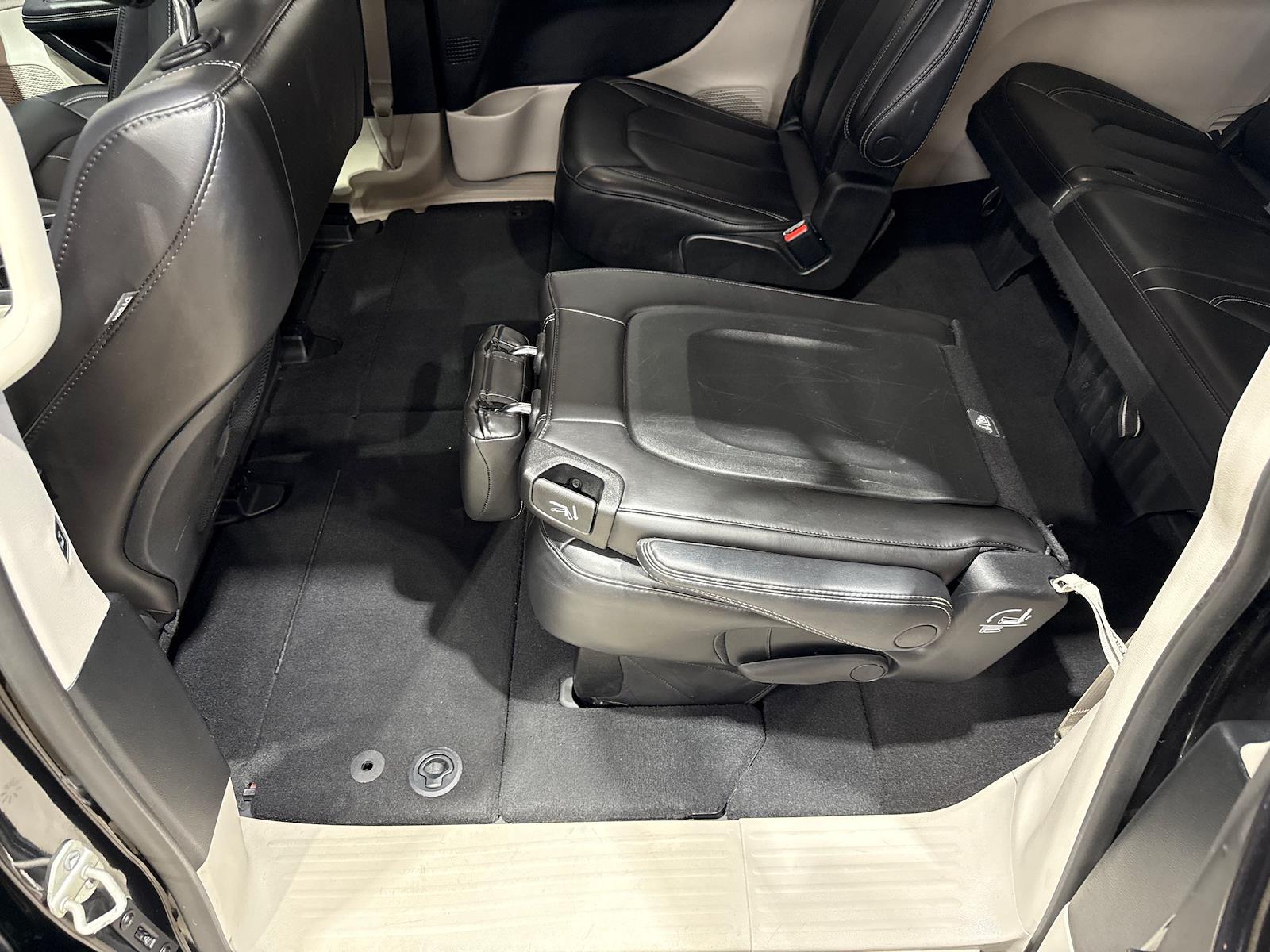 Used 2023 Chrysler Pacifica - photo 102