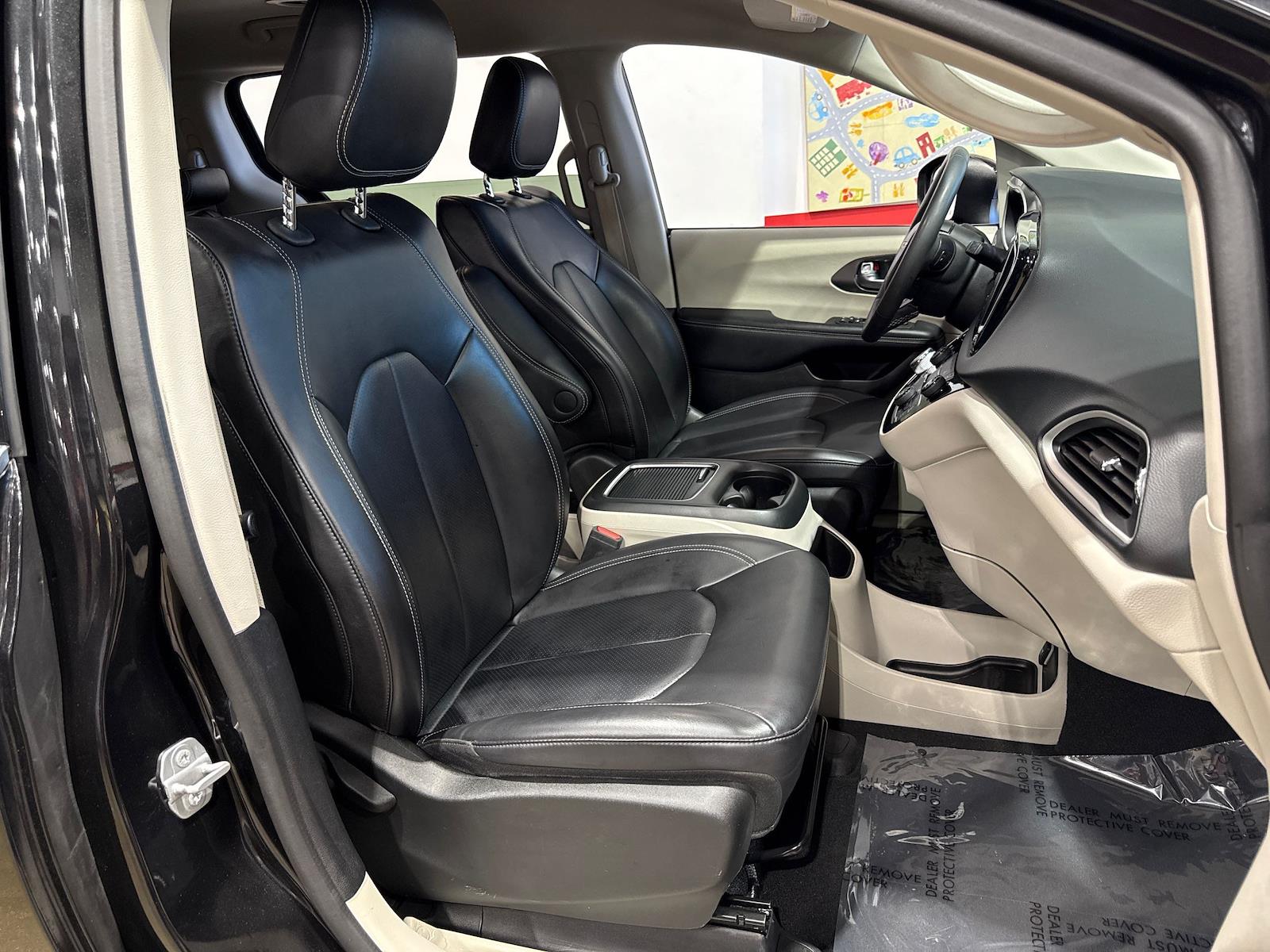 Used 2023 Chrysler Pacifica - photo 13