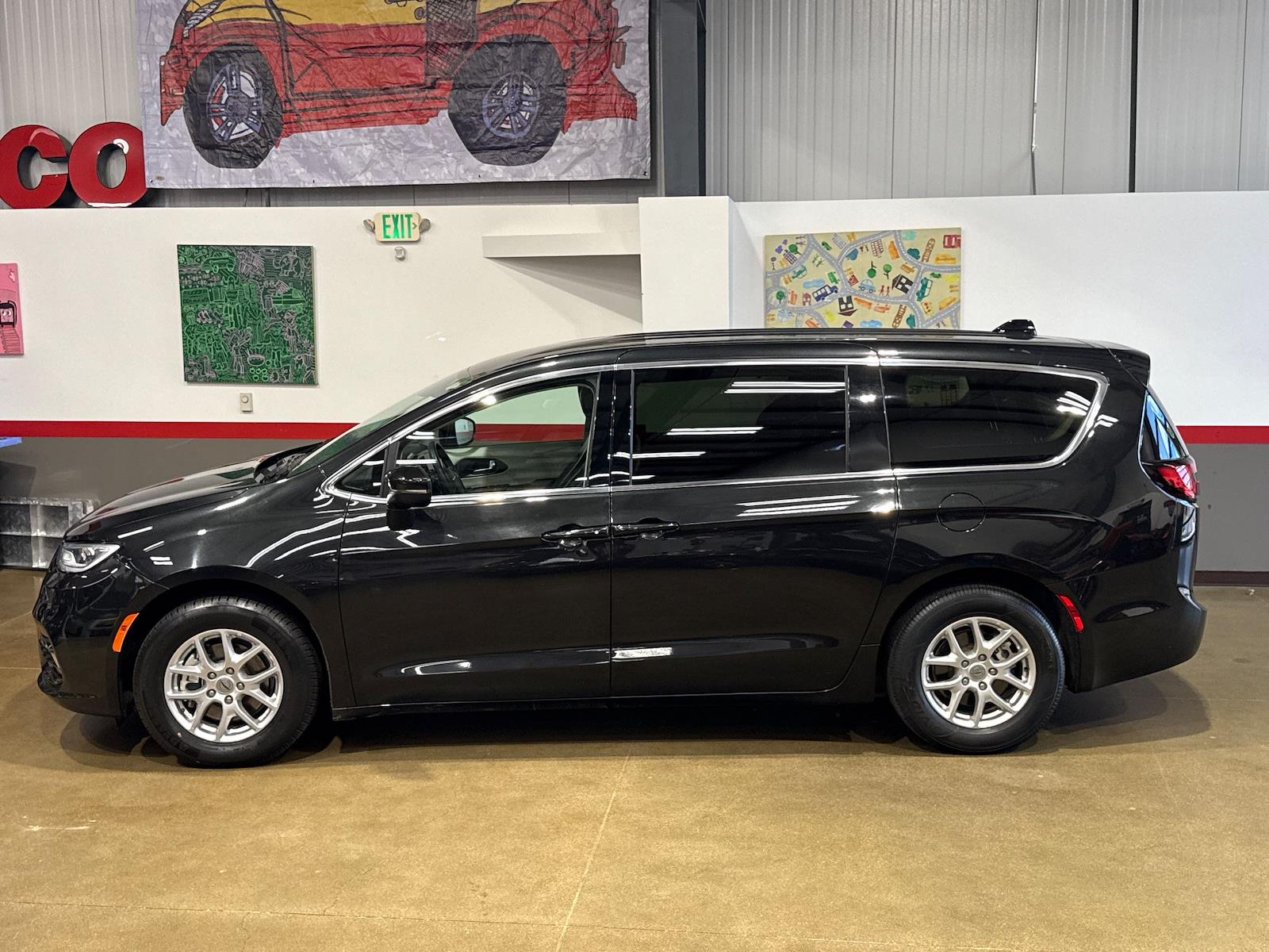 Used 2023 Chrysler Pacifica - photo 118