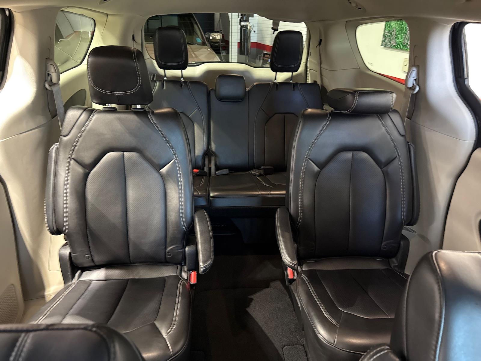 Used 2023 Chrysler Pacifica - photo 14