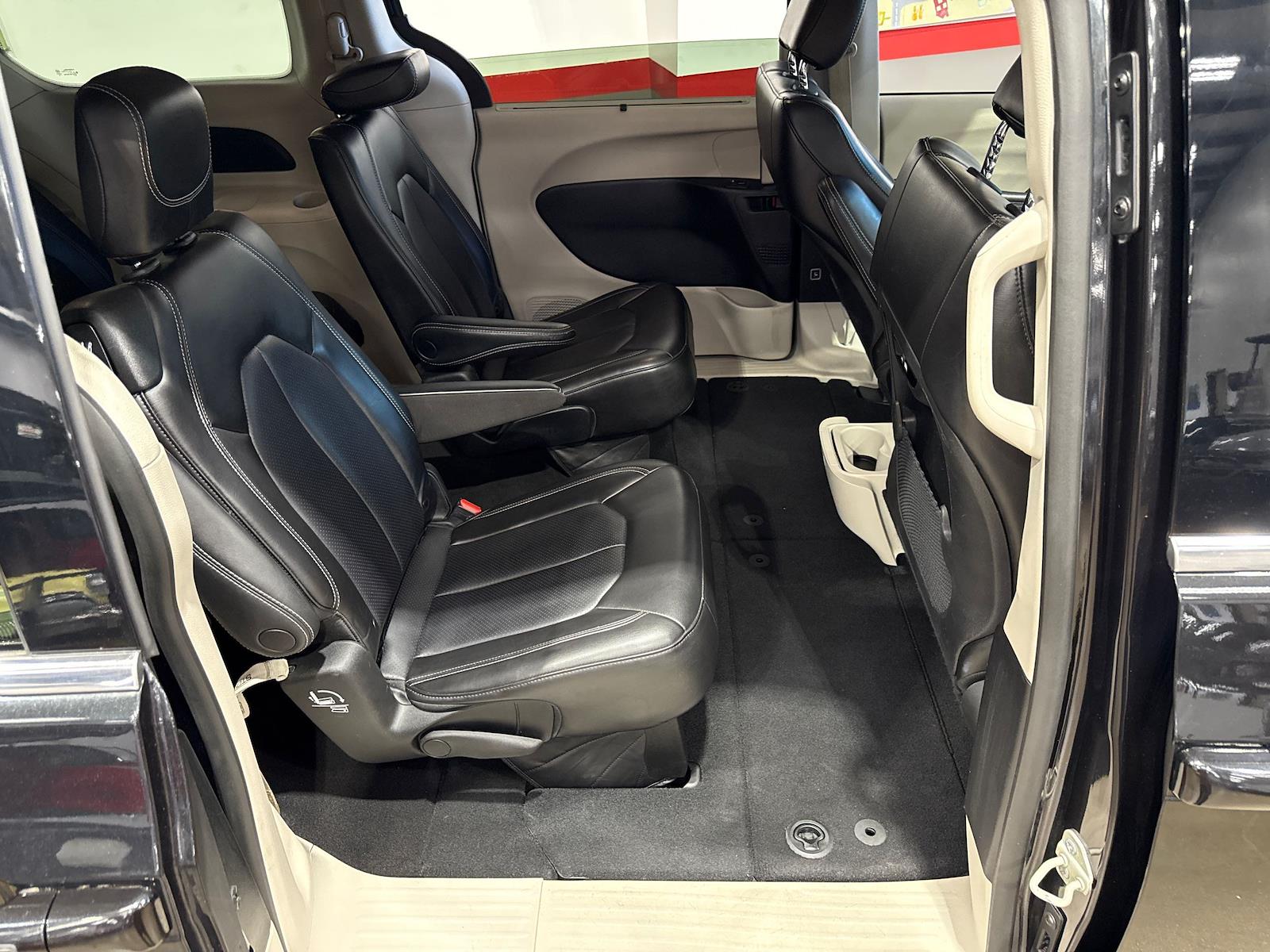 Used 2023 Chrysler Pacifica - photo 15