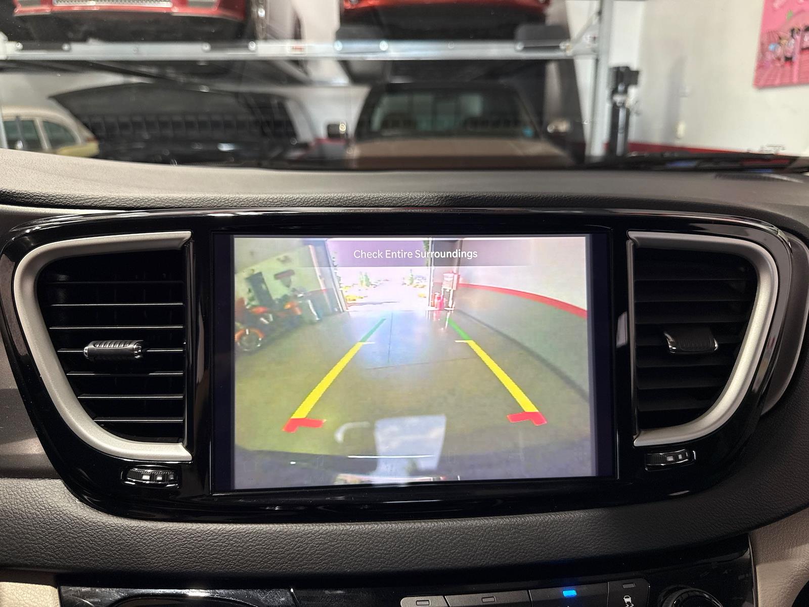 Used 2023 Chrysler Pacifica - photo 17