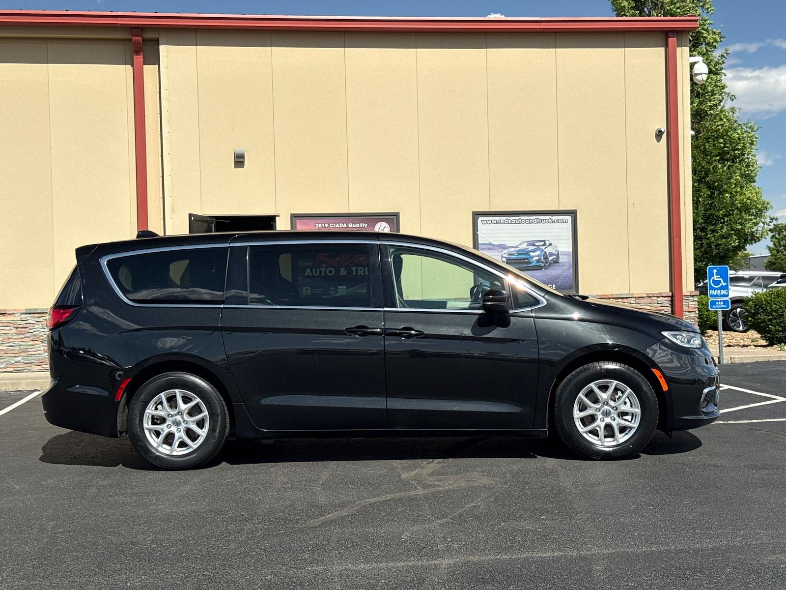 Used 2023 Chrysler Pacifica - photo 156