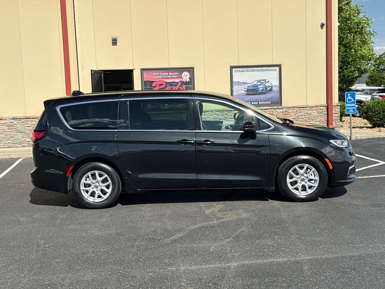 Used 2023 Chrysler Pacifica - photo 157