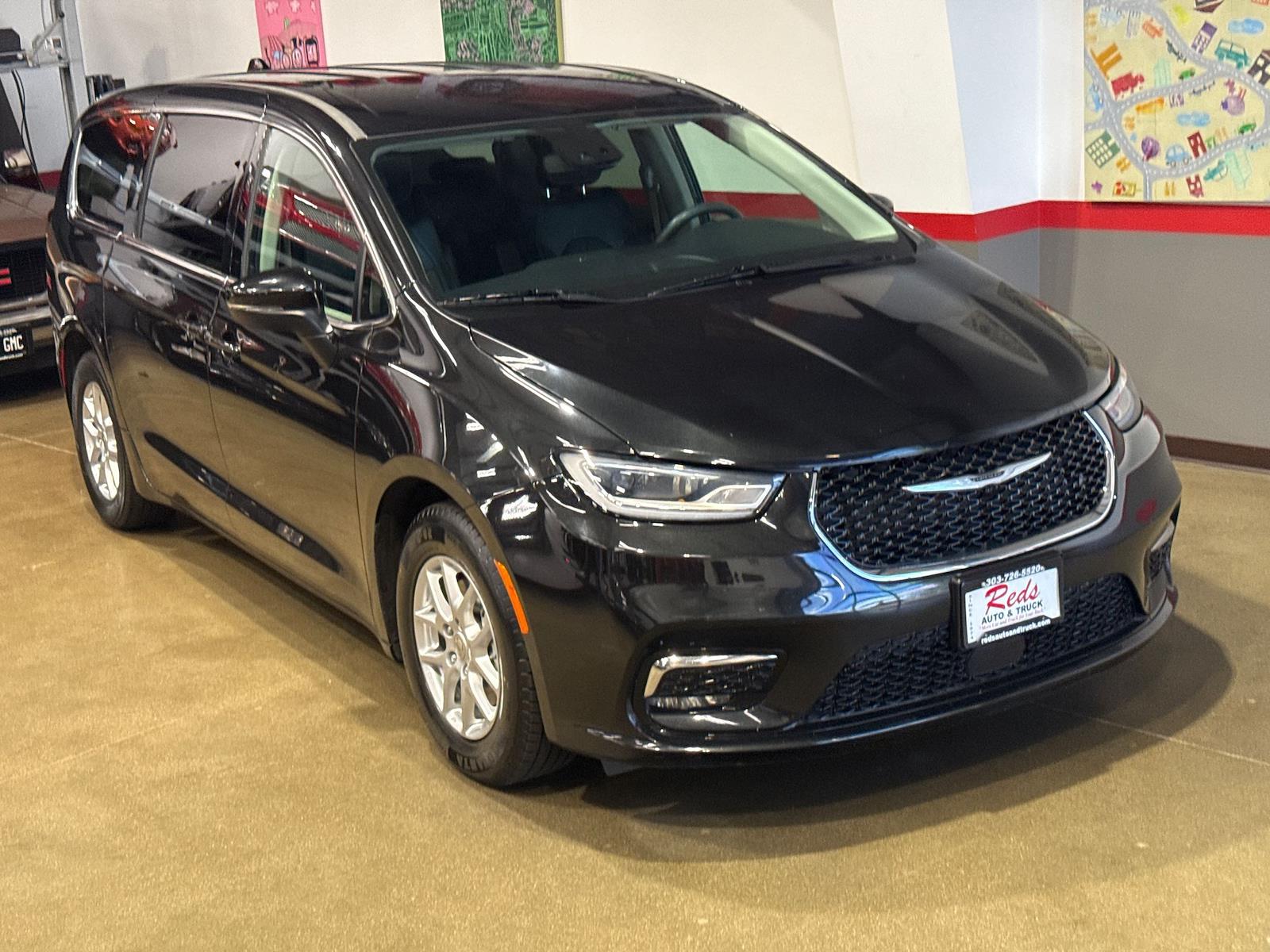 Used 2023 Chrysler Pacifica - photo 23