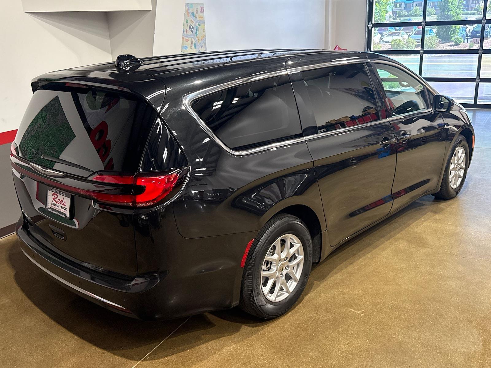 Used 2023 Chrysler Pacifica - photo 27