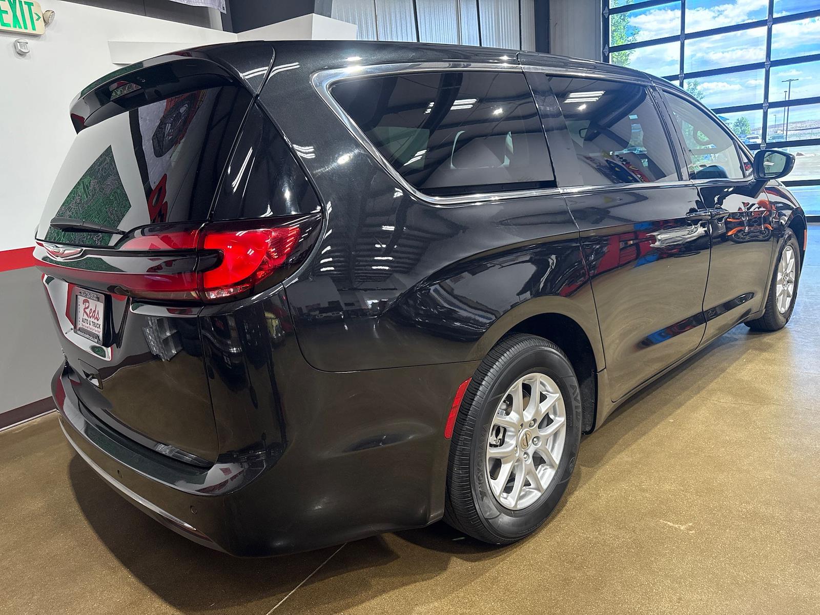 Used 2023 Chrysler Pacifica - photo 29