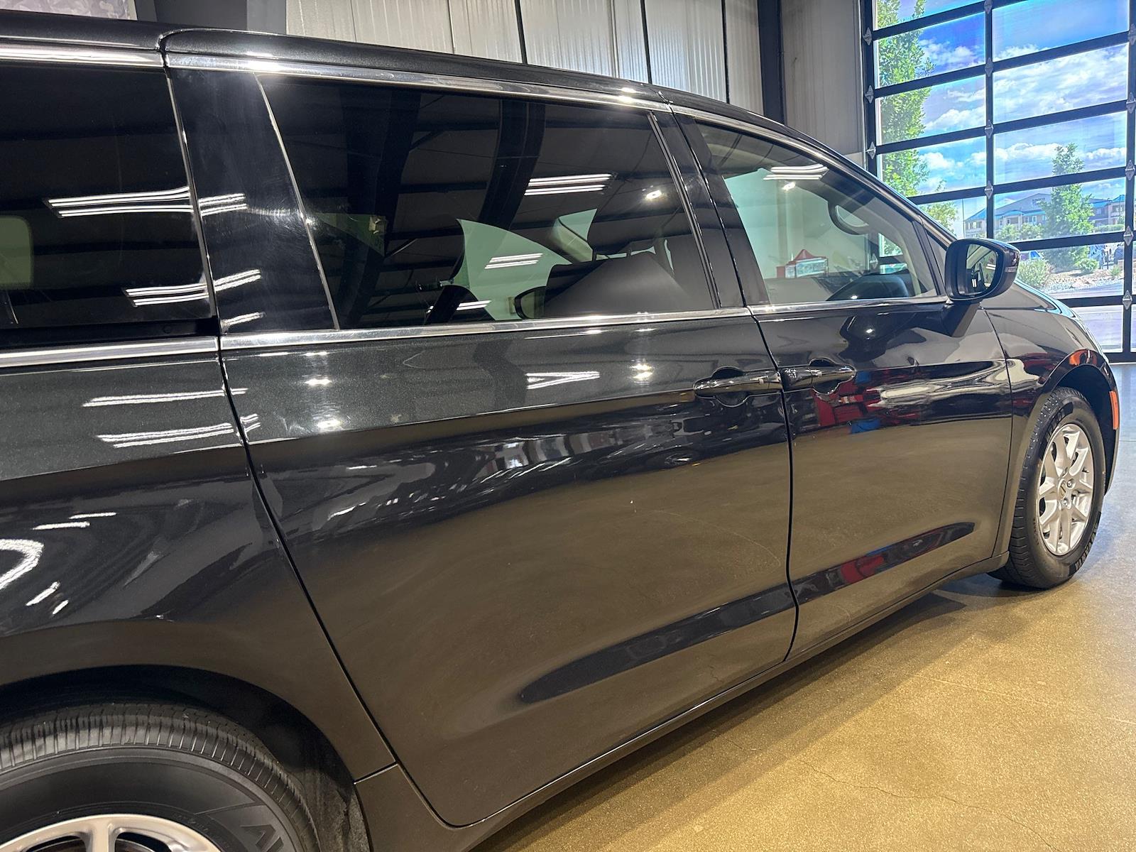 Used 2023 Chrysler Pacifica - photo 35