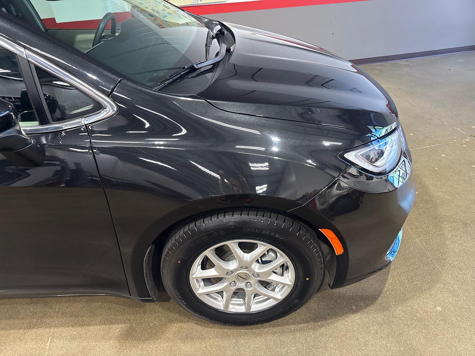 Used 2023 Chrysler Pacifica - photo 39