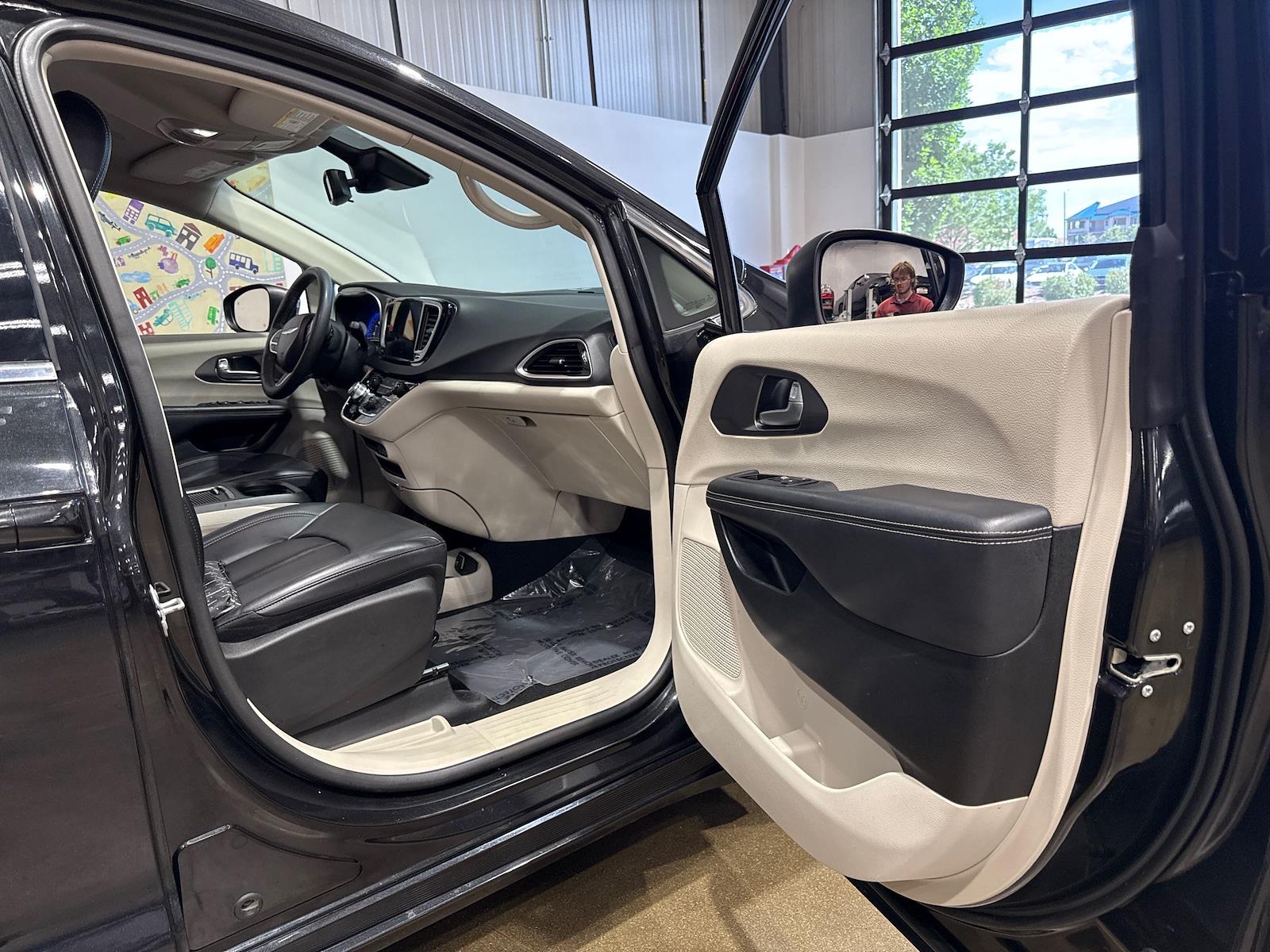 Used 2023 Chrysler Pacifica - photo 58