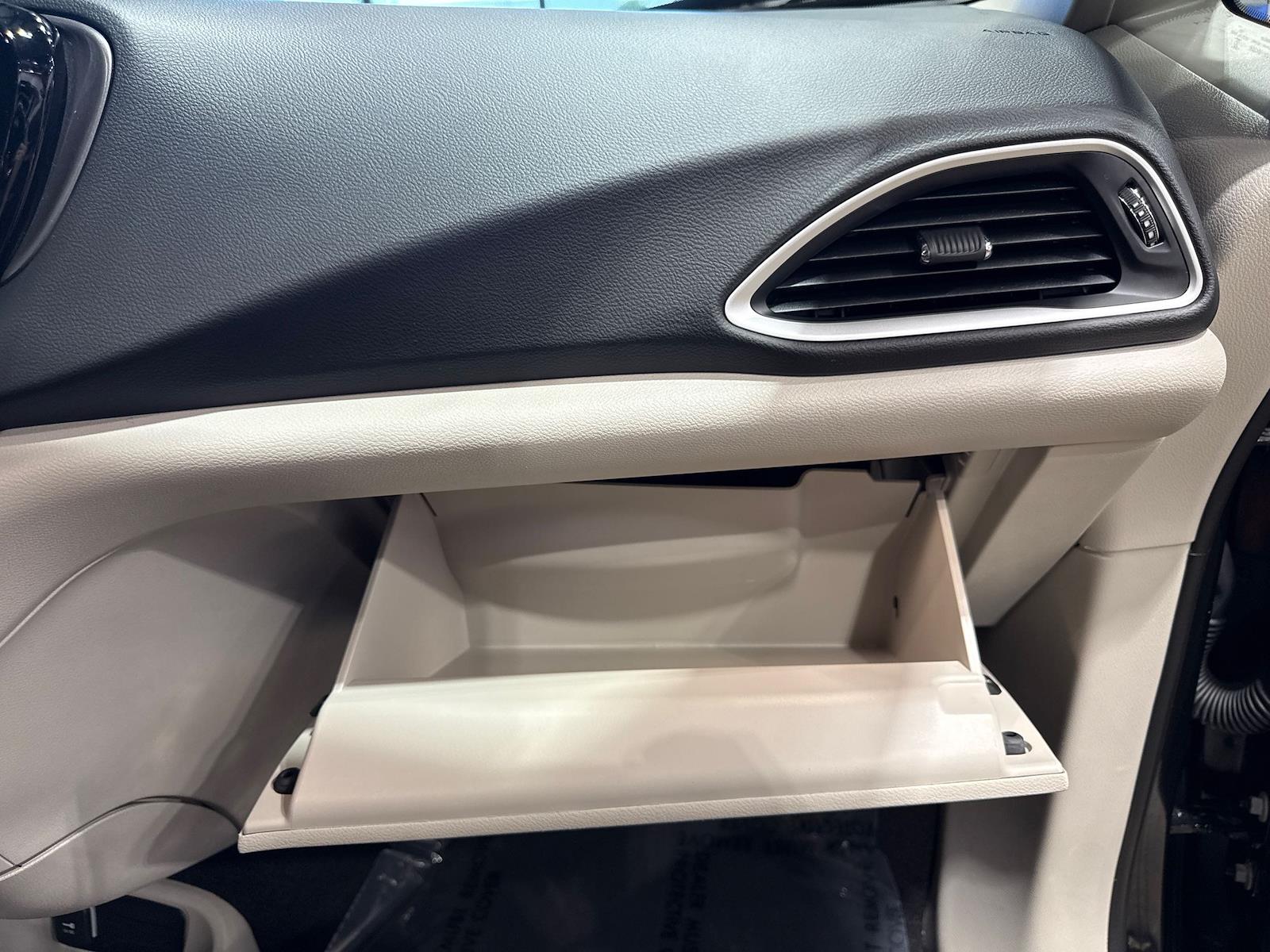 Used 2023 Chrysler Pacifica - photo 64