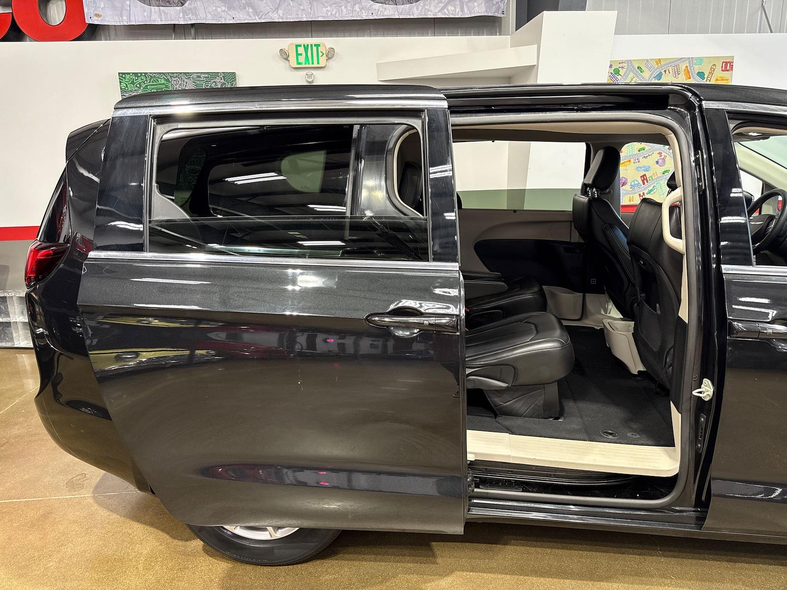 Used 2023 Chrysler Pacifica - photo 66