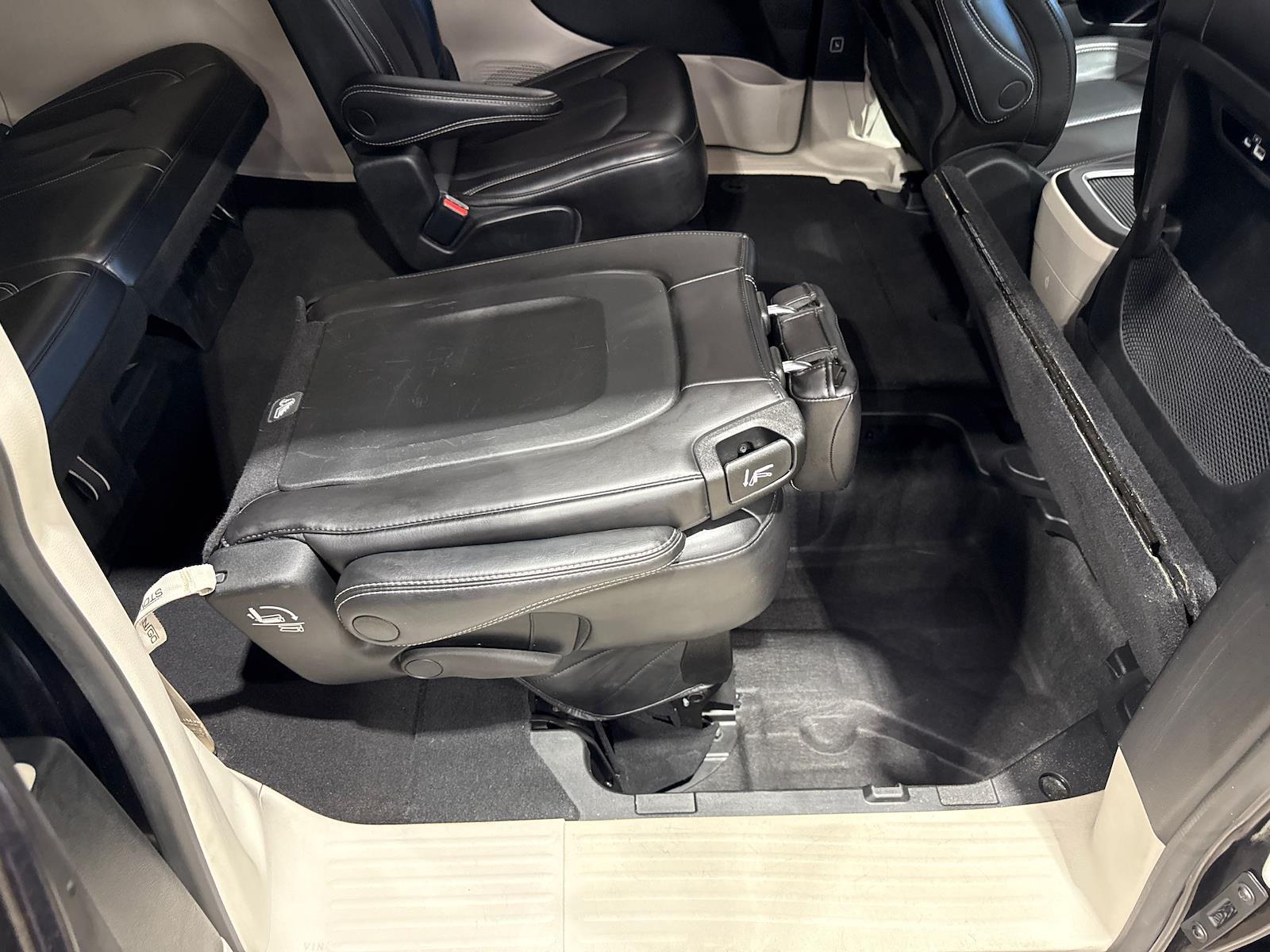 Used 2023 Chrysler Pacifica - photo 70
