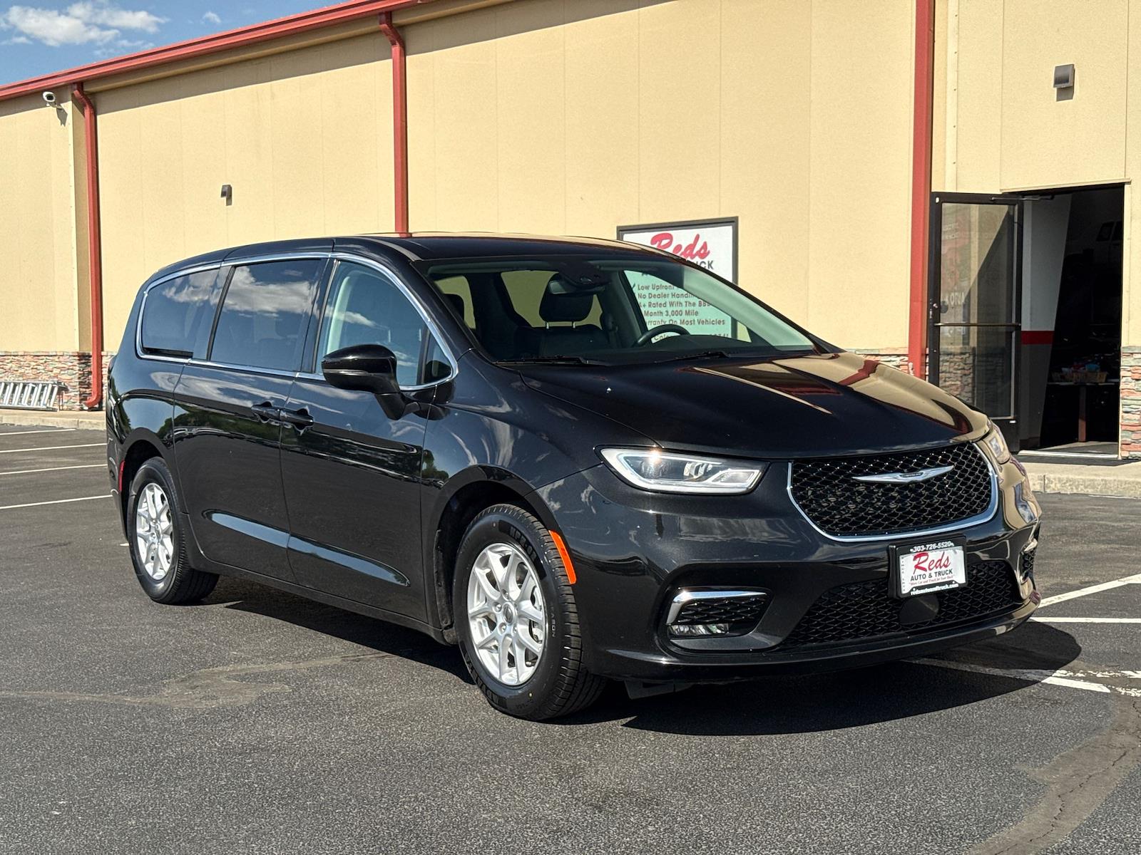 Used 2023 Chrysler Pacifica - photo 11