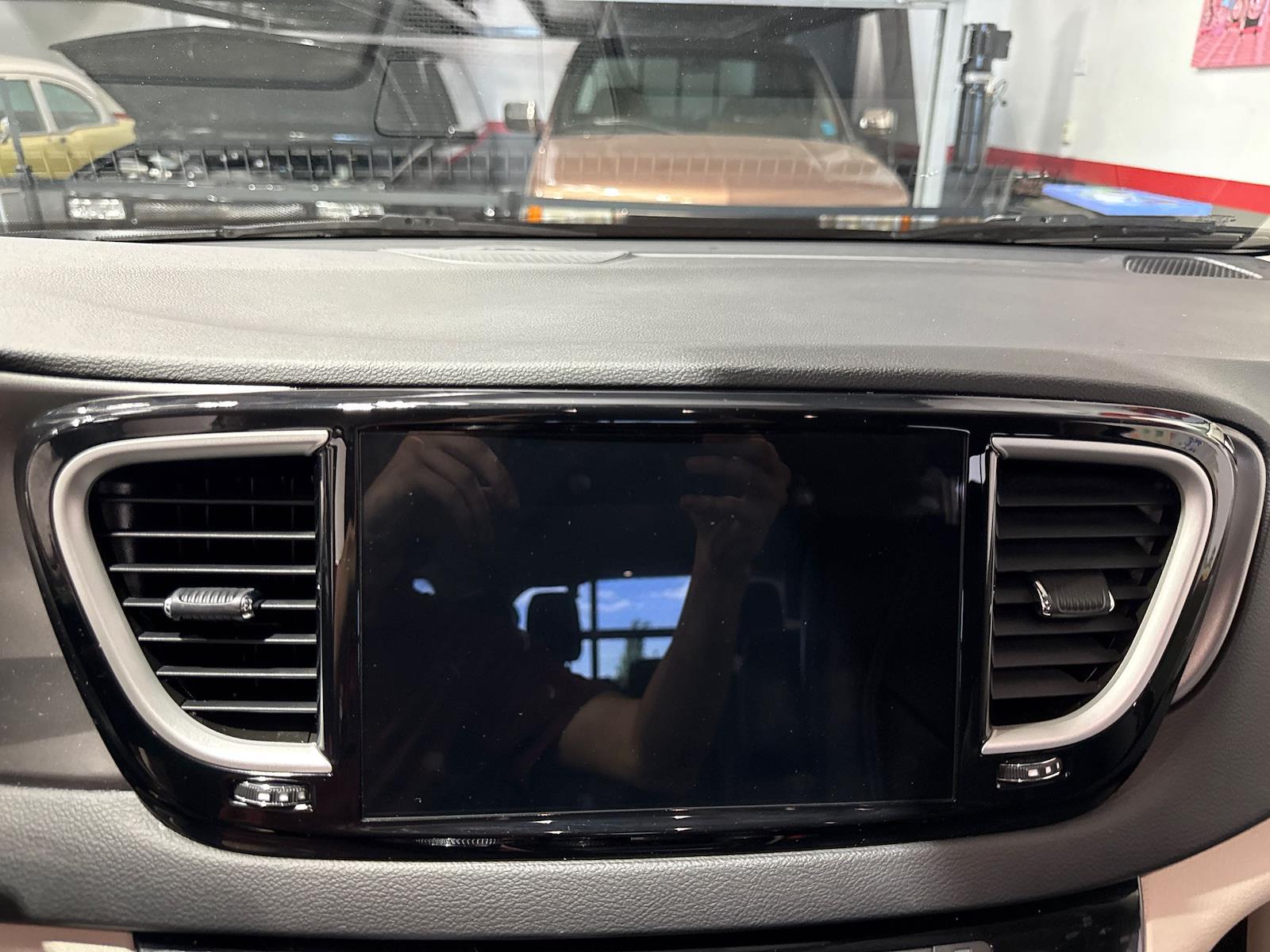 Used 2023 Chrysler Pacifica - photo 96