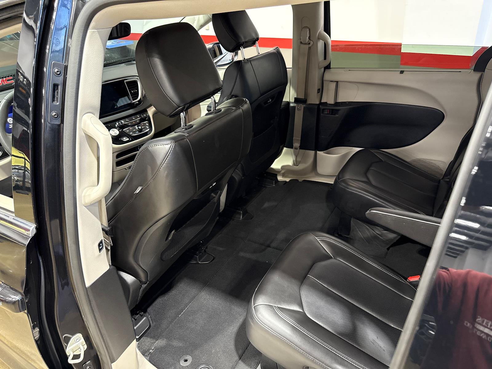 Used 2023 Chrysler Pacifica - photo 101