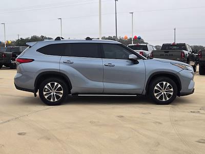Used 2022 Toyota Highlander XLE for sale #25J086A - photo 1