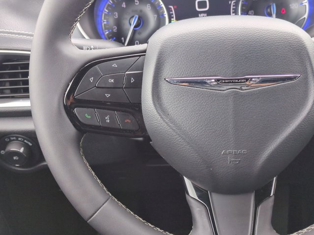 Used 2025 Chrysler Pacifica - photo 23