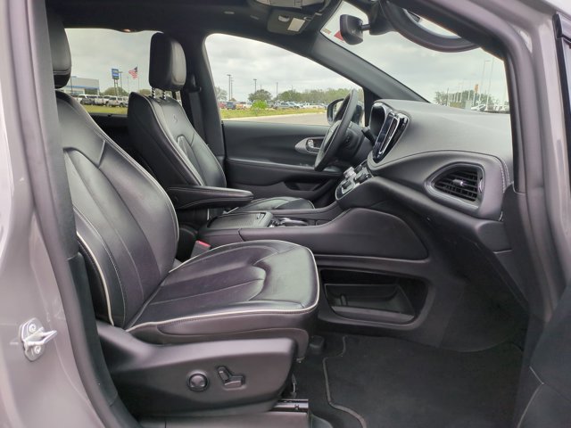 Used 2025 Chrysler Pacifica - photo 30