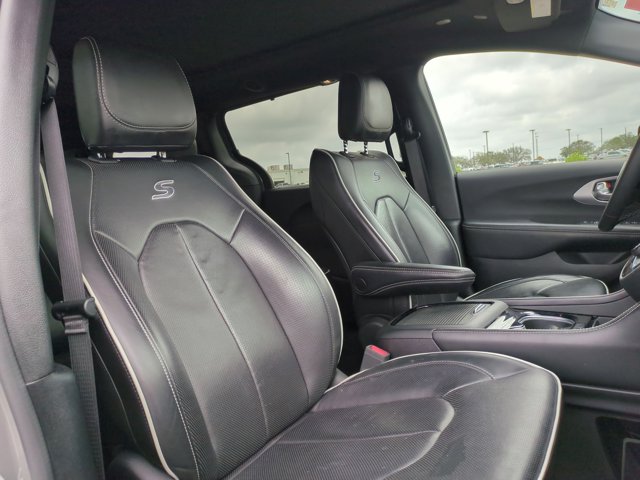 Used 2025 Chrysler Pacifica - photo 34