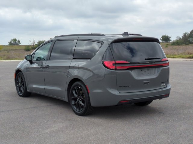 Used 2025 Chrysler Pacifica - photo 6
