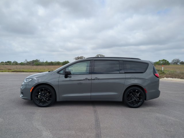 Used 2025 Chrysler Pacifica - photo 7