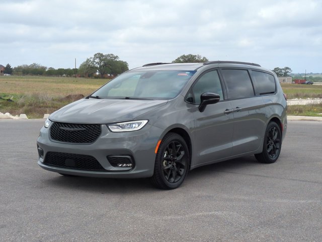 Used 2025 Chrysler Pacifica - photo 8