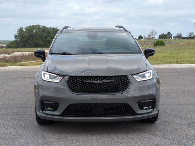 Used 2025 Chrysler Pacifica - photo 9