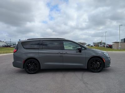 Used 2025 Chrysler Pacifica - photo 1