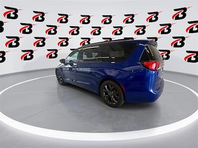 2020 Chrysler Pacifica FWD Minivan for sale #LC10035A - photo 2