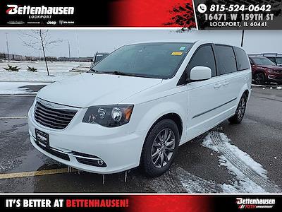 Used 2015 Chrysler Town and Country - photo 1