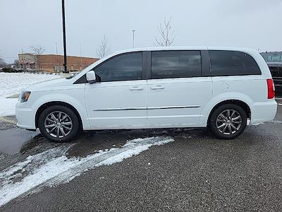 Used 2015 Chrysler Town and Country - photo 1