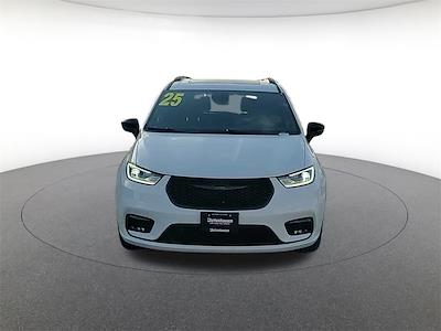 Used 2025 Chrysler Pacifica Limited Minivan for sale #P402 - photo 2