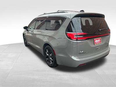 Used 2025 Chrysler Pacifica - photo 1